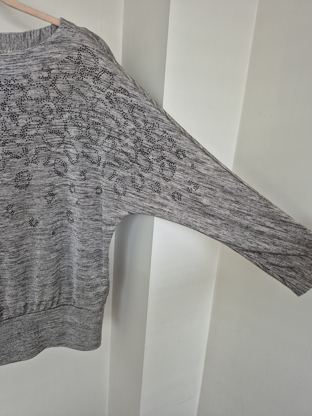 Melanie Lyne Gray Knit Casual Top Embellished Detail Small - Picture 6 of 8